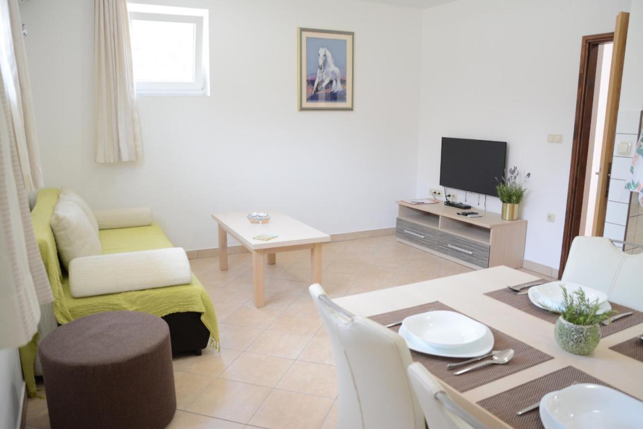 Apartments Marina Ražanac Εξωτερικό φωτογραφία